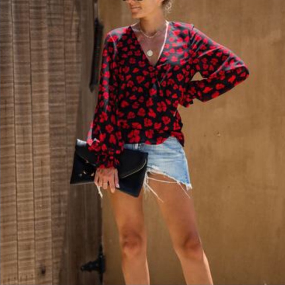 NWT VICI floral ruffle blouse